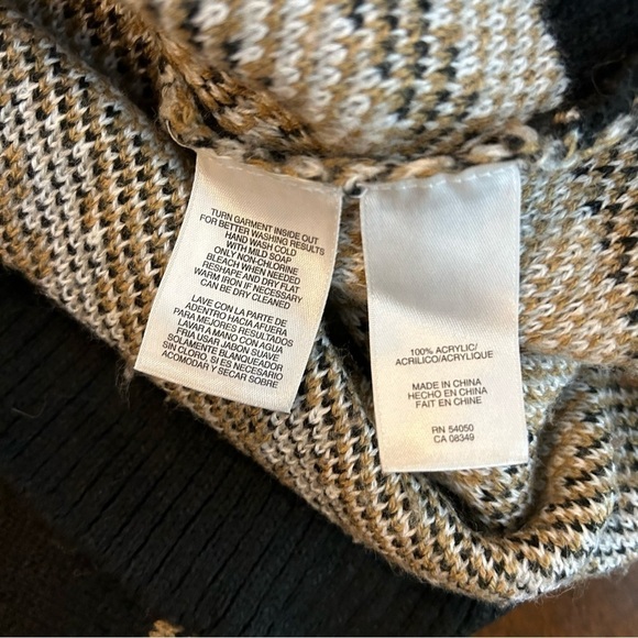 Qmack Geometric Sweater - Size S - Picture 6 of 6